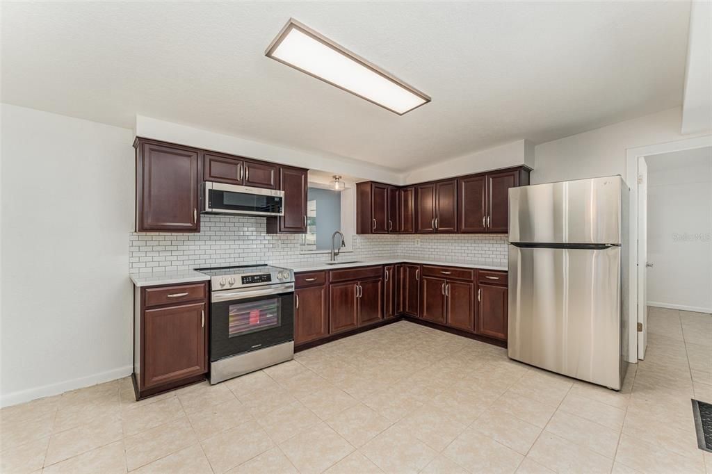 For Sale: $324,900 (4 beds, 2 baths, 2314 Square Feet)