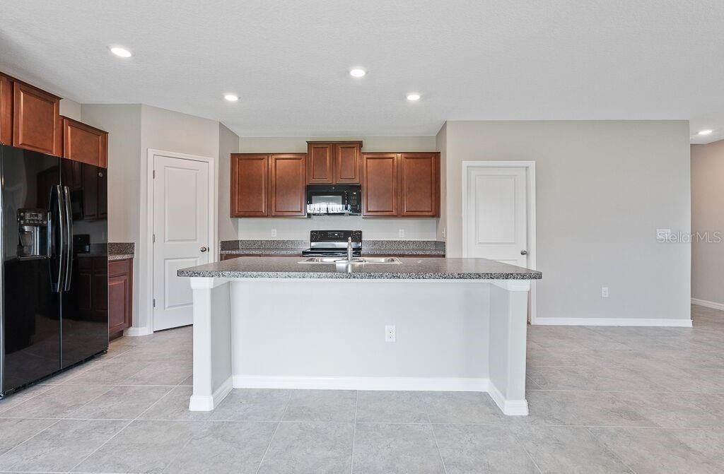 KITCHEN ISLAND