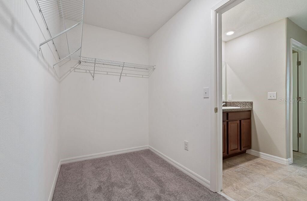 MASTER BATH WALK-IN CLOSET