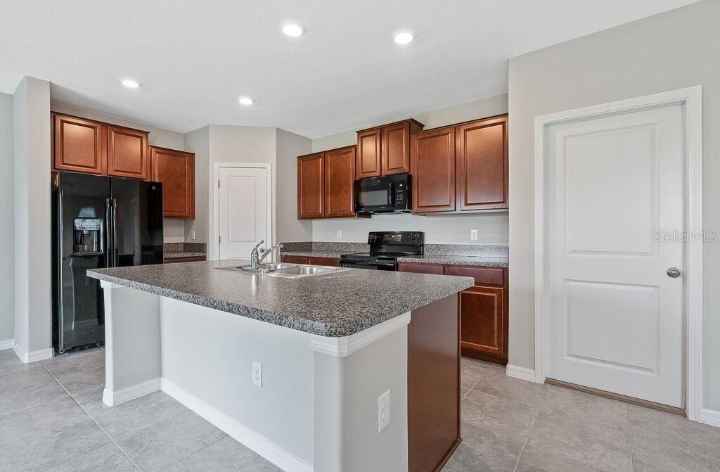 KITCHEN (DOOR ON RIGHT IS TO GARAGE)