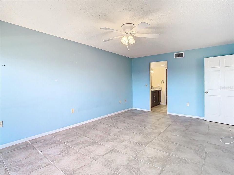 For Sale: $469,900 (2 beds, 2 baths, 1280 Square Feet)