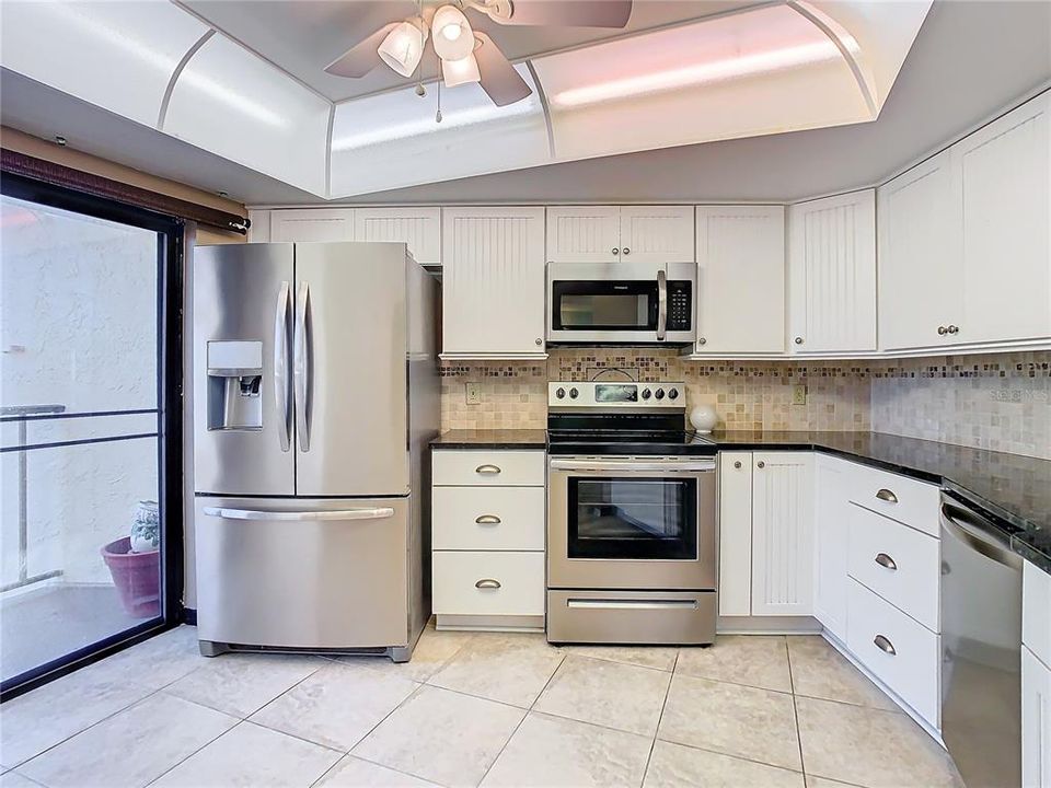 For Sale: $469,900 (2 beds, 2 baths, 1280 Square Feet)