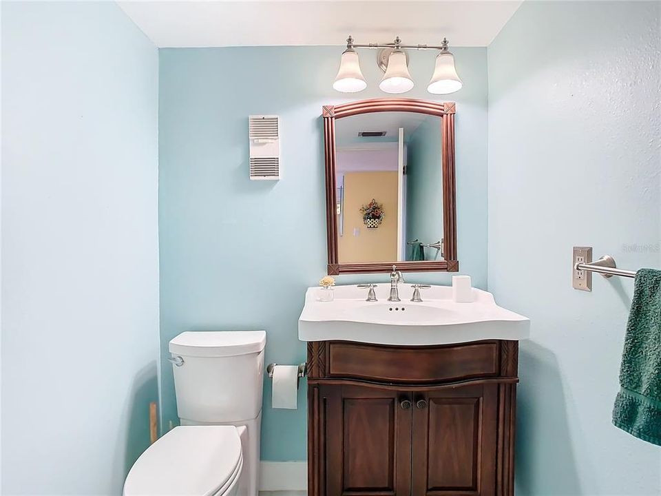 For Sale: $469,900 (2 beds, 2 baths, 1280 Square Feet)