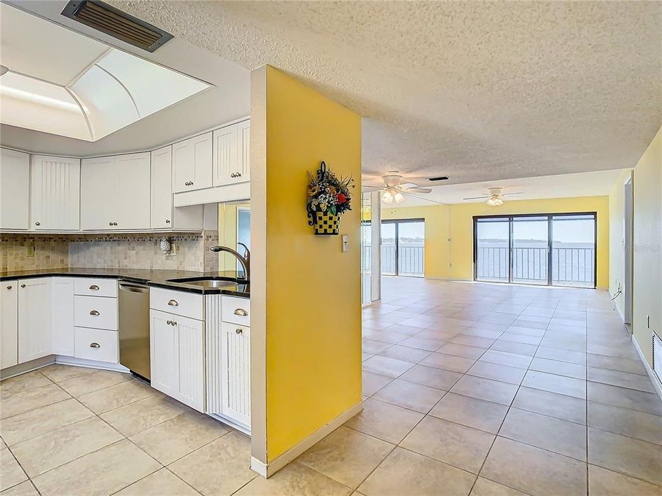 For Sale: $469,900 (2 beds, 2 baths, 1280 Square Feet)