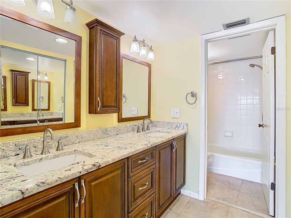 For Sale: $469,900 (2 beds, 2 baths, 1280 Square Feet)