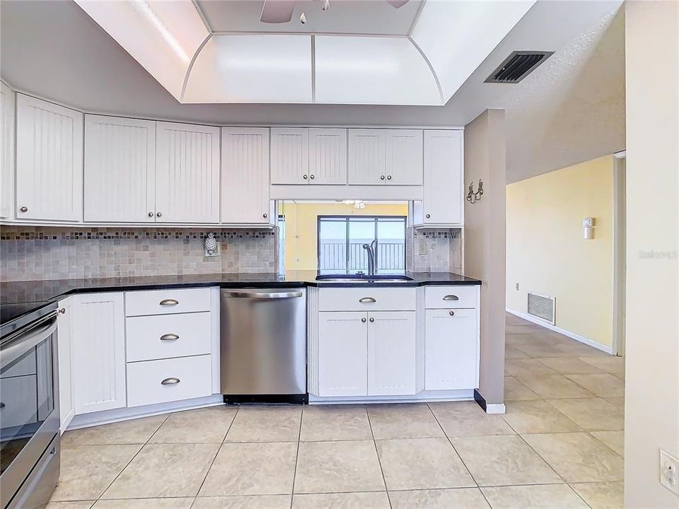 For Sale: $469,900 (2 beds, 2 baths, 1280 Square Feet)