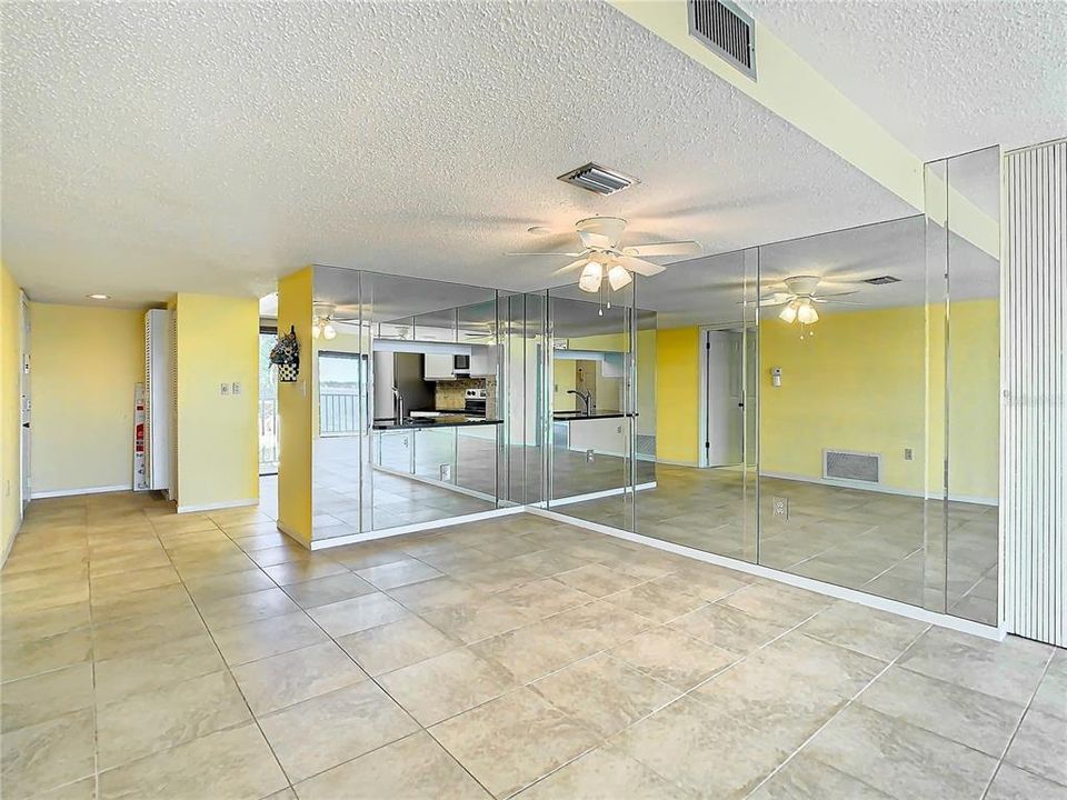 For Sale: $469,900 (2 beds, 2 baths, 1280 Square Feet)