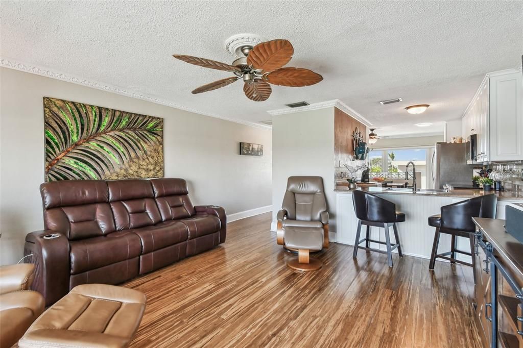 For Sale: $569,000 (2 beds, 1 baths, 1060 Square Feet)