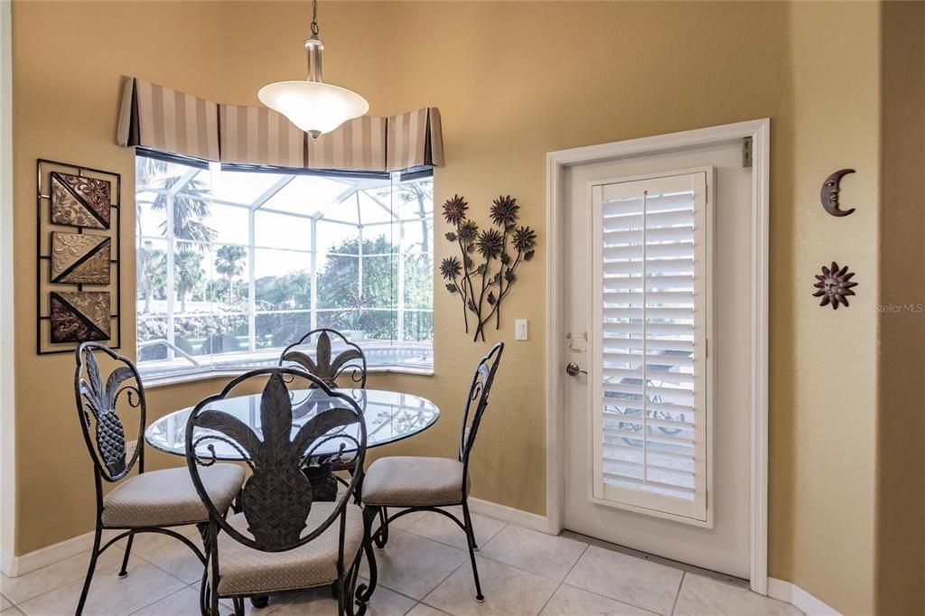 CASUAL DINING AREA