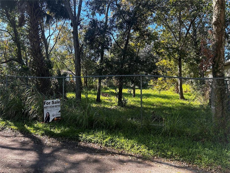 Activo con contrato: $68,000 (0.13 acres)