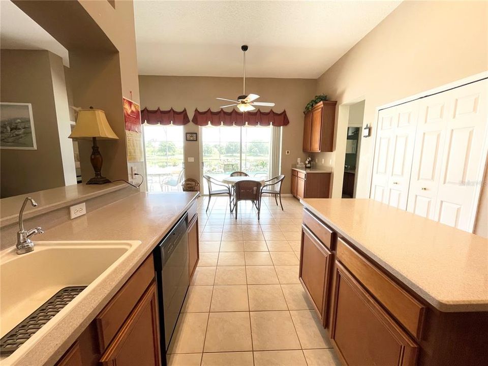 For Rent: $3,200 (4 beds, 3 baths, 2808 Square Feet)