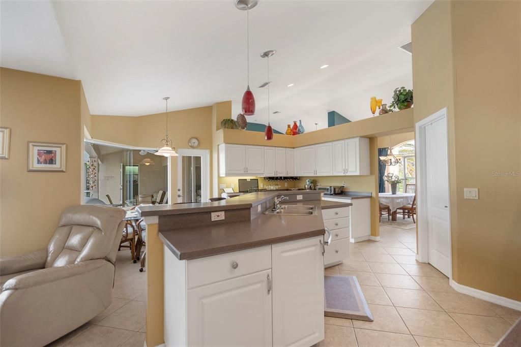 For Sale: $469,000 (3 beds, 2 baths, 2092 Square Feet)