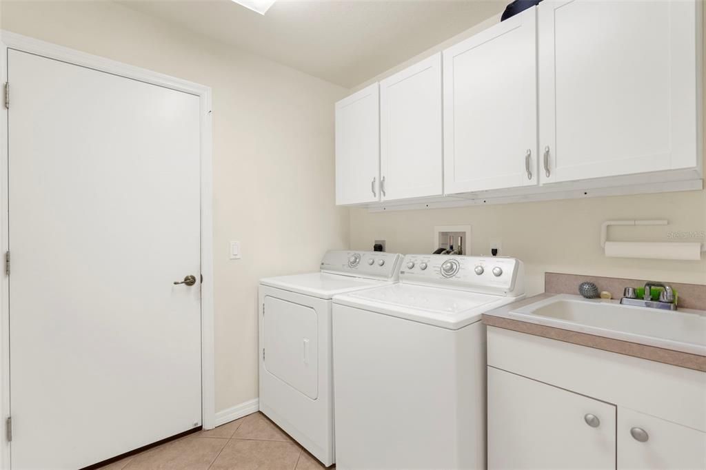 For Sale: $469,000 (3 beds, 2 baths, 2092 Square Feet)