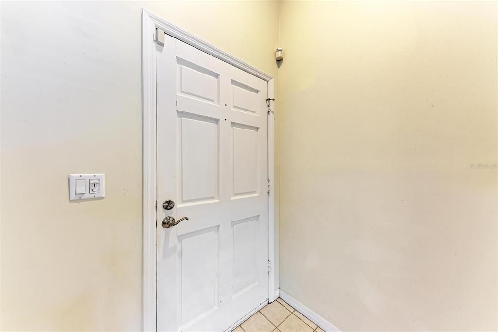 For Sale: $350,000 (2 beds, 2 baths, 1902 Square Feet)