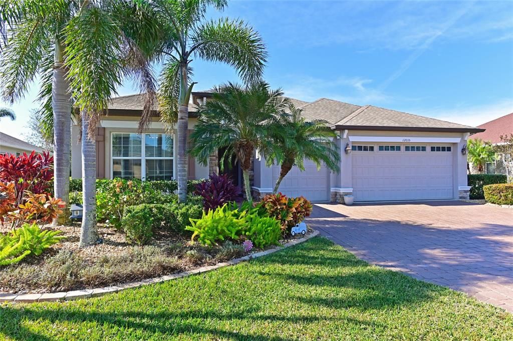 For Sale: $829,900 (4 beds, 3 baths, 2637 Square Feet)