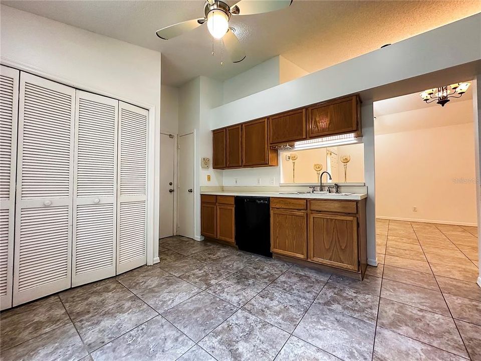 For Sale: $359,900 (3 beds, 2 baths, 1164 Square Feet)