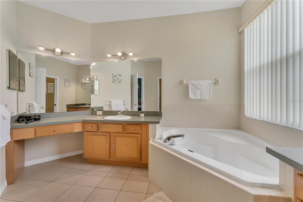 En-Suite Master Bathroom