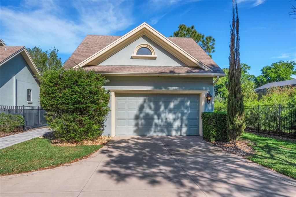 The 2nd air conditioned garage and Guest house