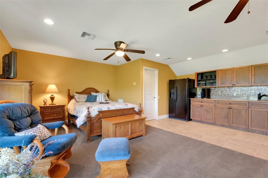 The guest house features a large walk -in closetful bathroom and kitchenette, perfect for guests.