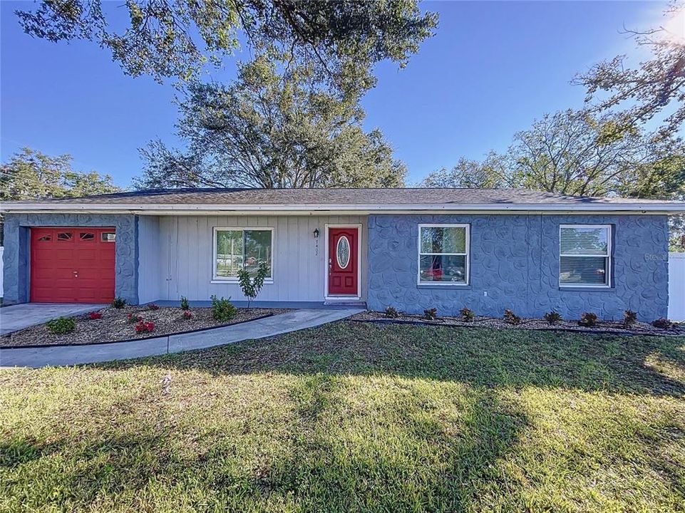 Active With Contract: $350,000 (3 beds, 2 baths, 1360 Square Feet)