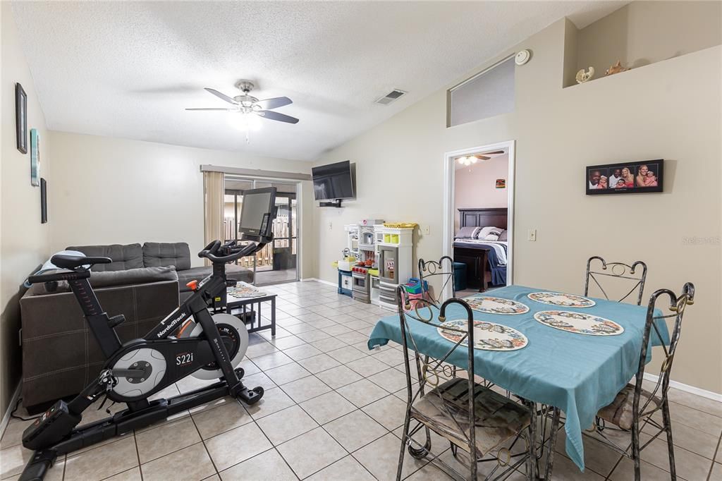 For Sale: $280,000 (3 beds, 2 baths, 1230 Square Feet)