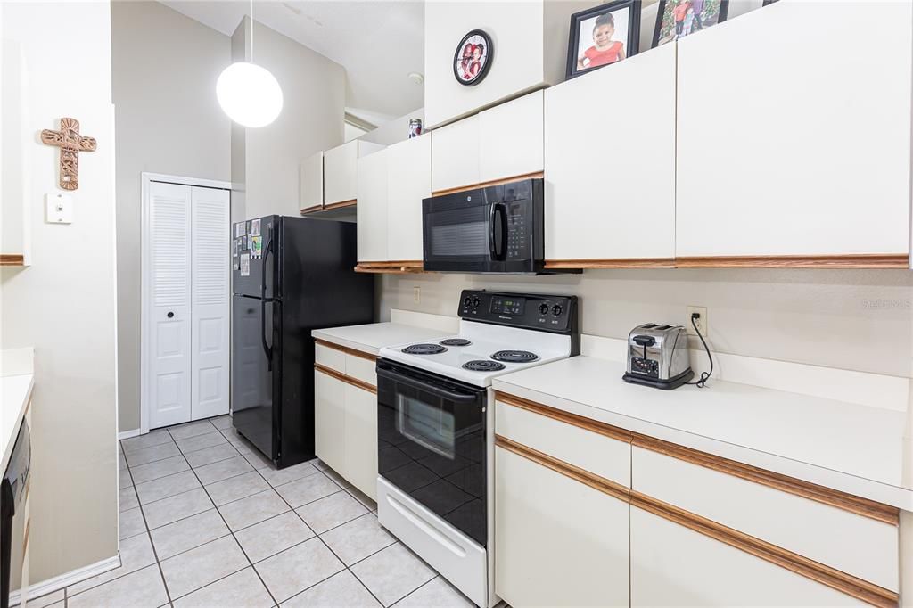 For Sale: $280,000 (3 beds, 2 baths, 1230 Square Feet)