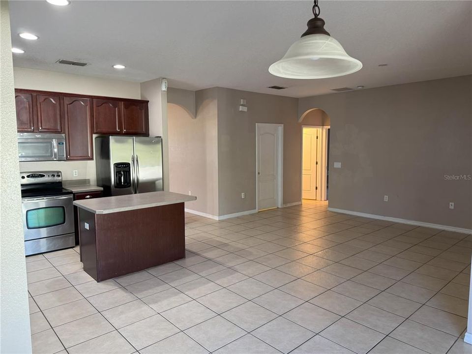 For Rent: $2,795 (3 beds, 2 baths, 1770 Square Feet)