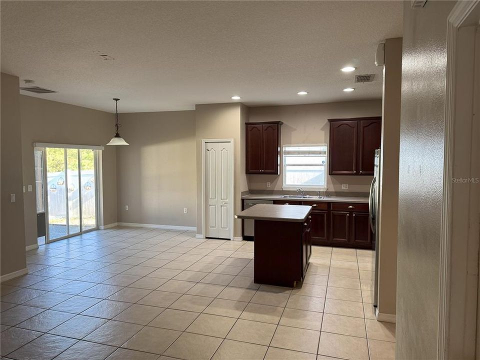 For Rent: $2,795 (3 beds, 2 baths, 1770 Square Feet)