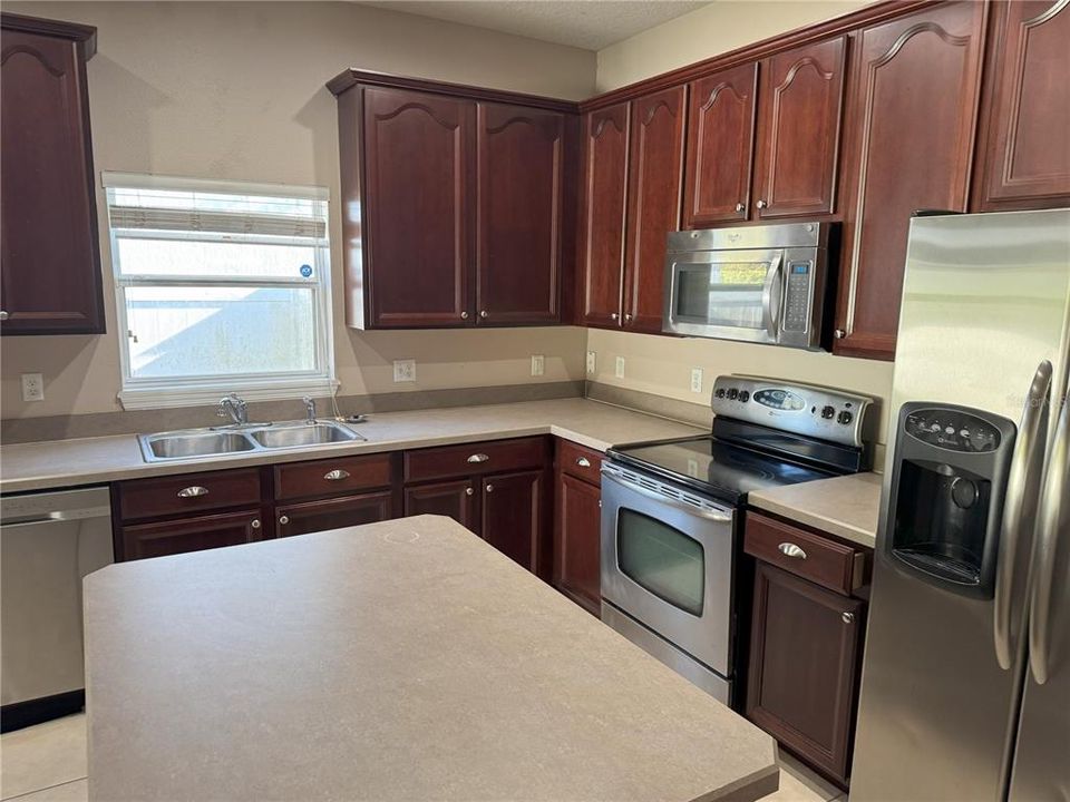 For Rent: $2,795 (3 beds, 2 baths, 1770 Square Feet)