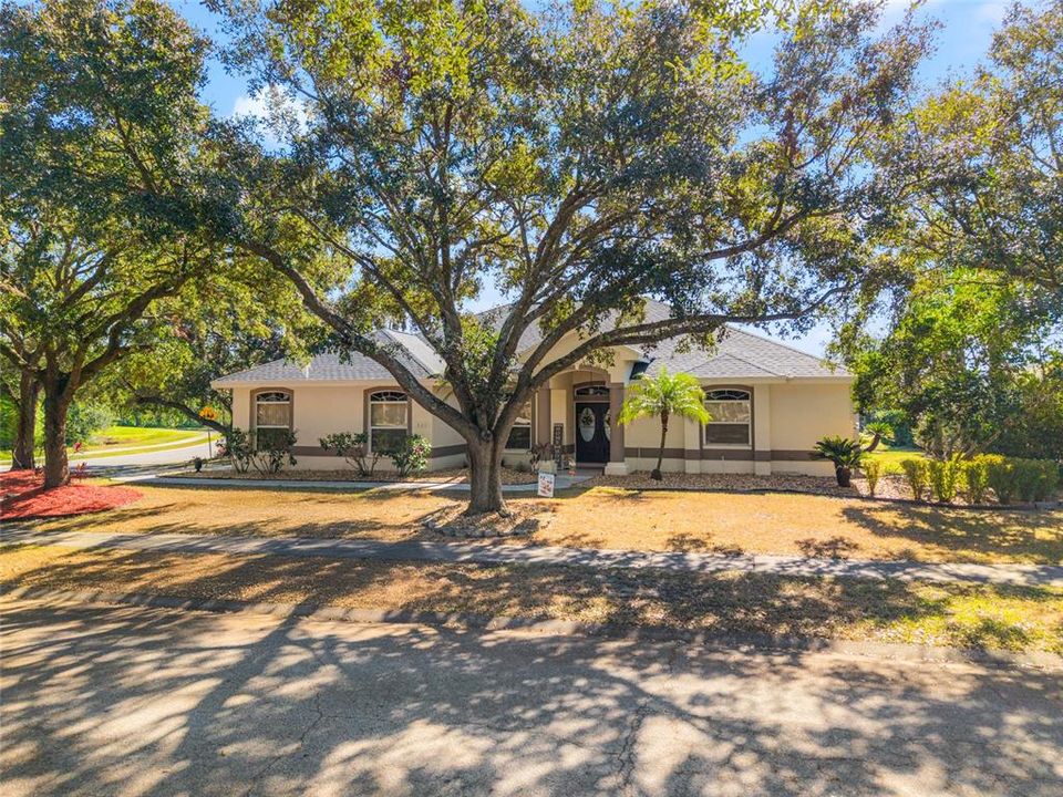 For Sale: $385,000 (3 beds, 2 baths, 1952 Square Feet)