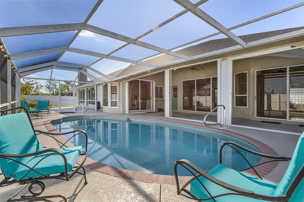 With an expansive covered lanai and a sparkling clear swimming pool, you have the ideal space for relaxation and fun. Add friends, family, and a cool drink, and you've got the recipe for unforgettable moments.