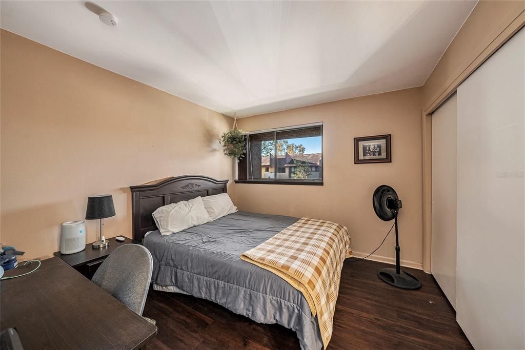 For Sale: $235,000 (2 beds, 2 baths, 975 Square Feet)