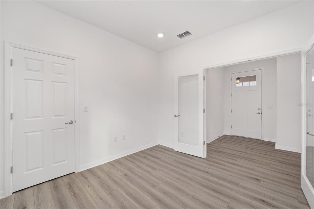 For Sale: $320,495 (2 beds, 2 baths, 1467 Square Feet)