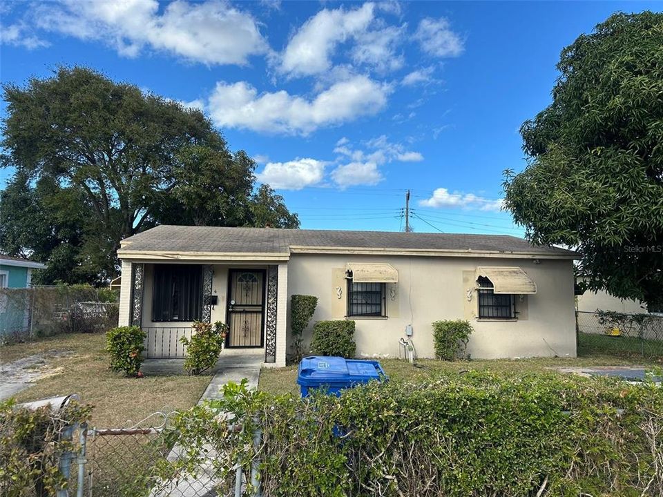 Active With Contract: $240,000 (3 beds, 1 baths, 1188 Square Feet)