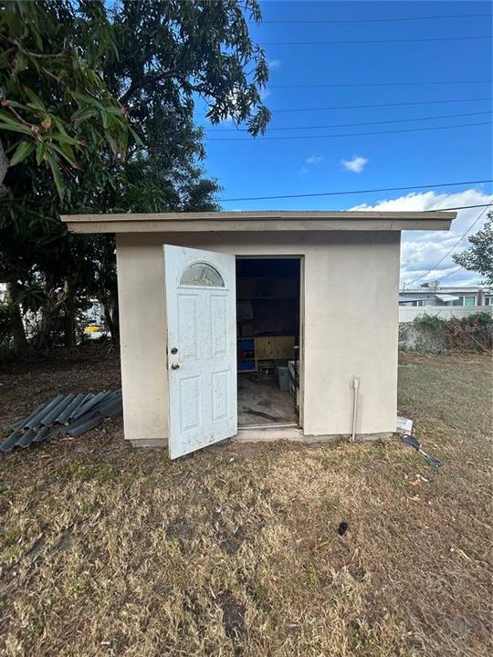 Active With Contract: $240,000 (3 beds, 1 baths, 1188 Square Feet)