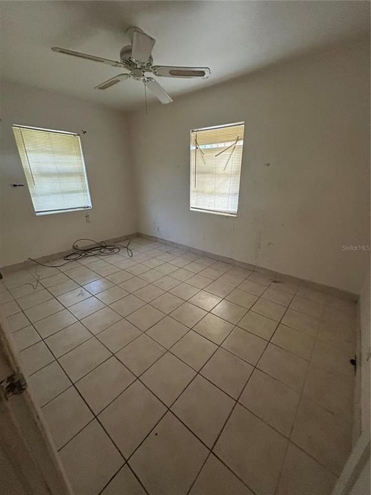 Active With Contract: $240,000 (3 beds, 1 baths, 1188 Square Feet)