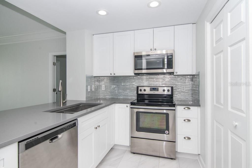 Active With Contract: $3,200 (2 beds, 2 baths, 1170 Square Feet)