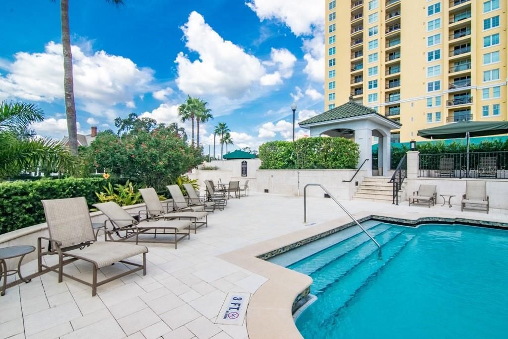 Active With Contract: $3,200 (2 beds, 2 baths, 1170 Square Feet)