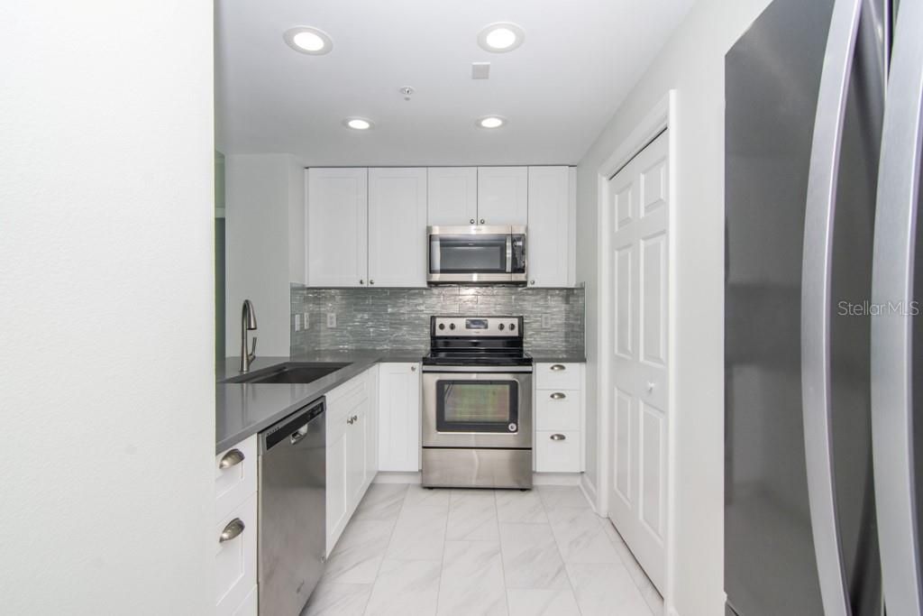 Active With Contract: $3,200 (2 beds, 2 baths, 1170 Square Feet)