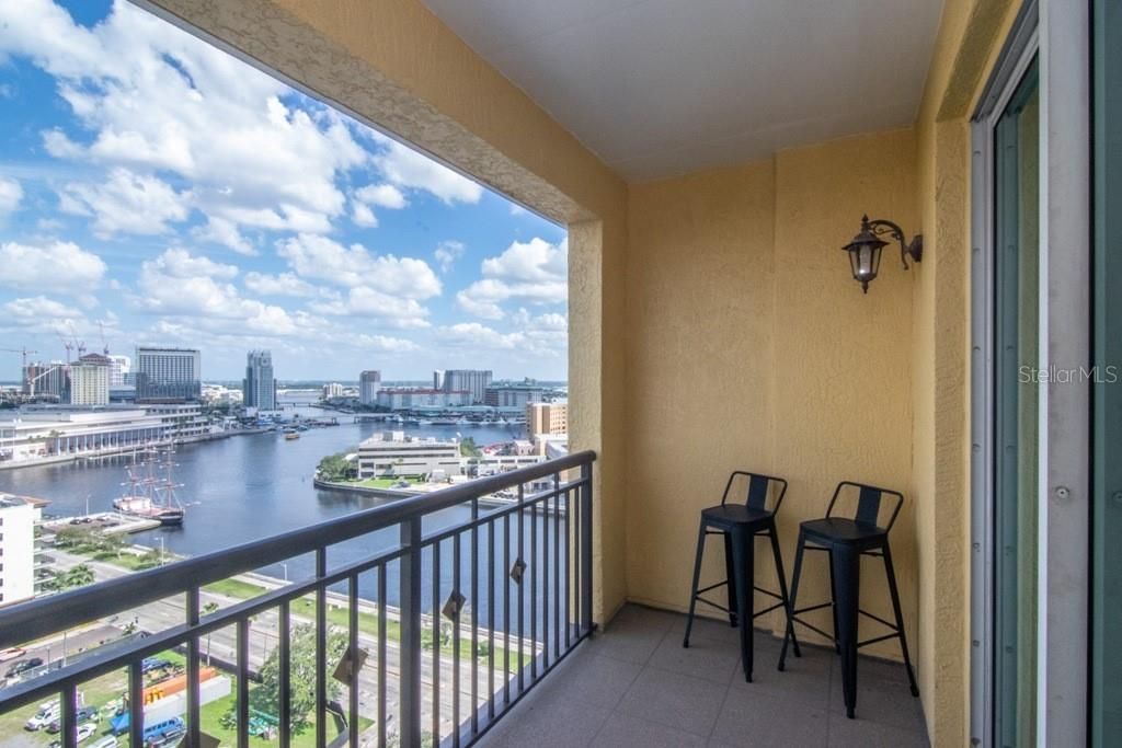 Active With Contract: $3,200 (2 beds, 2 baths, 1170 Square Feet)