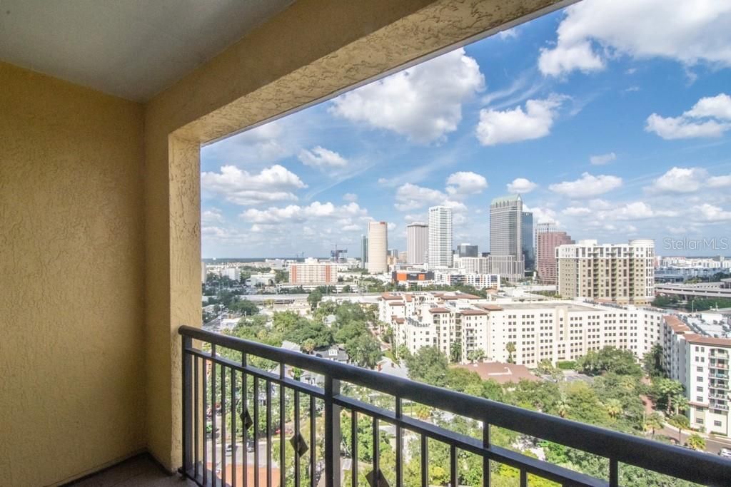 Active With Contract: $3,200 (2 beds, 2 baths, 1170 Square Feet)