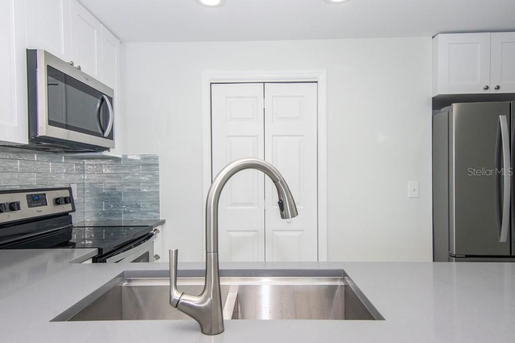 Active With Contract: $3,200 (2 beds, 2 baths, 1170 Square Feet)