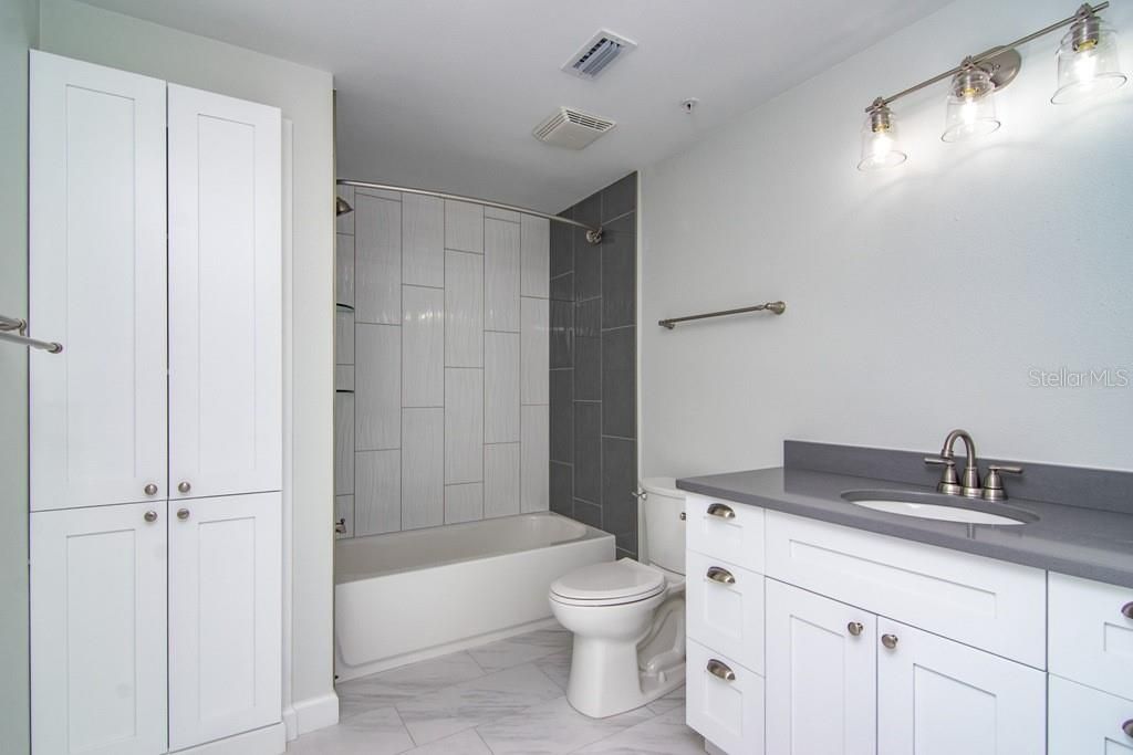 Active With Contract: $3,200 (2 beds, 2 baths, 1170 Square Feet)