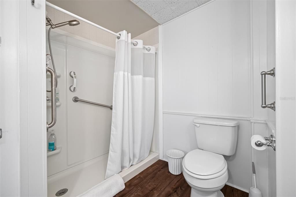 For Sale: $299,000 (2 beds, 2 baths, 1008 Square Feet)