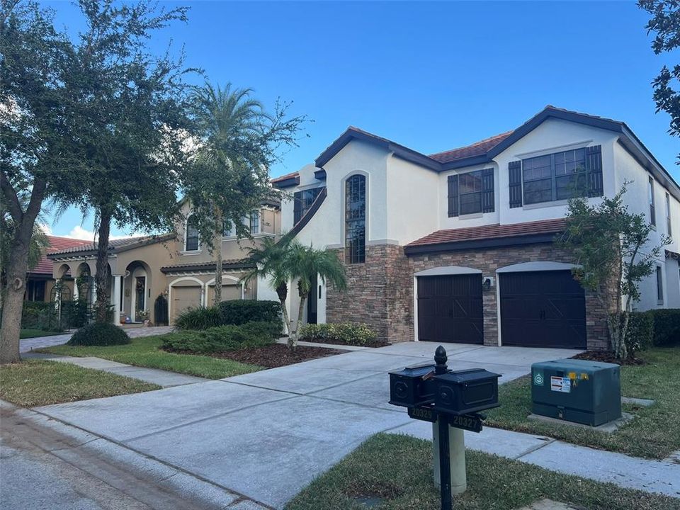 For Sale: $630,000 (3 beds, 2 baths, 2707 Square Feet)