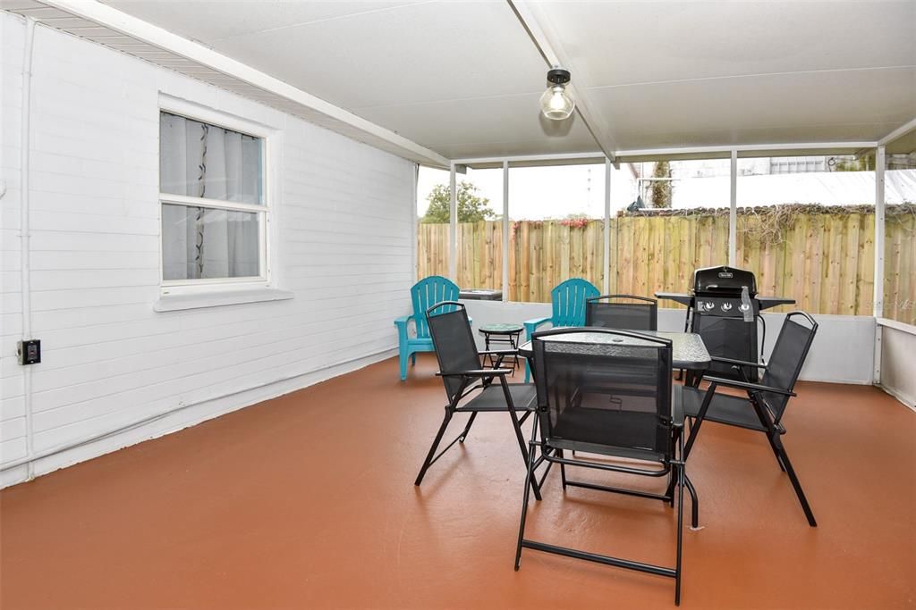 For Sale: $235,000 (2 beds, 1 baths, 1340 Square Feet)