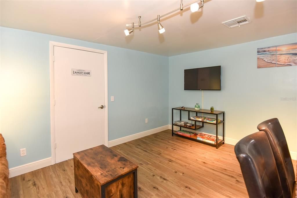 For Sale: $235,000 (2 beds, 1 baths, 1340 Square Feet)