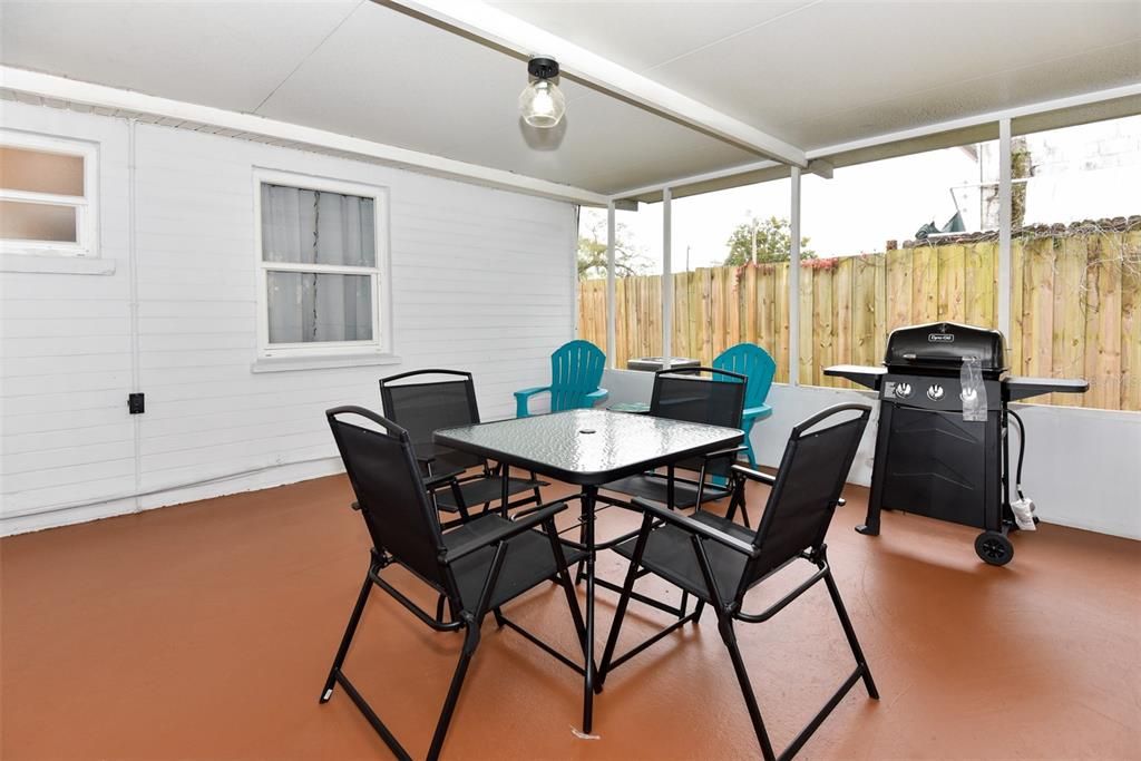 For Sale: $235,000 (2 beds, 1 baths, 1340 Square Feet)