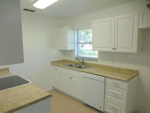 For Rent: $1,050 (2 beds, 1 baths, 912 Square Feet)