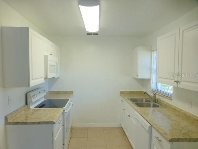 For Rent: $1,050 (2 beds, 1 baths, 912 Square Feet)